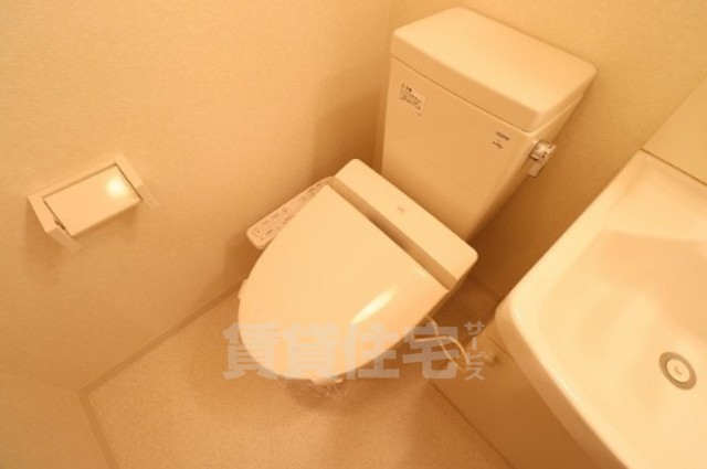 地下鉄御堂筋線 江坂駅 徒歩8分 11階建 築20年のトイレ写真