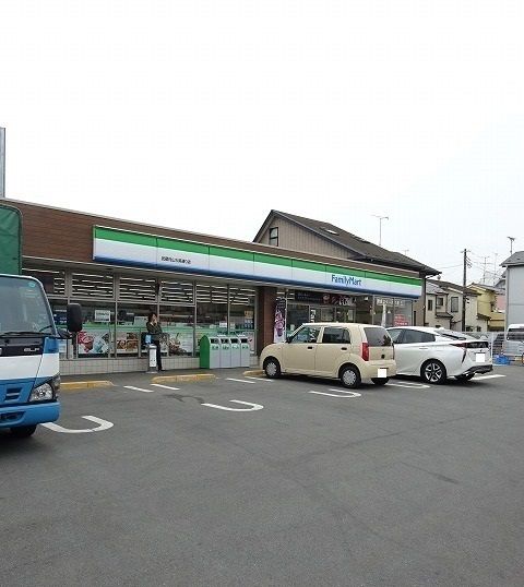 コンビニ　ファミリーマート（コンビニ）まで400m