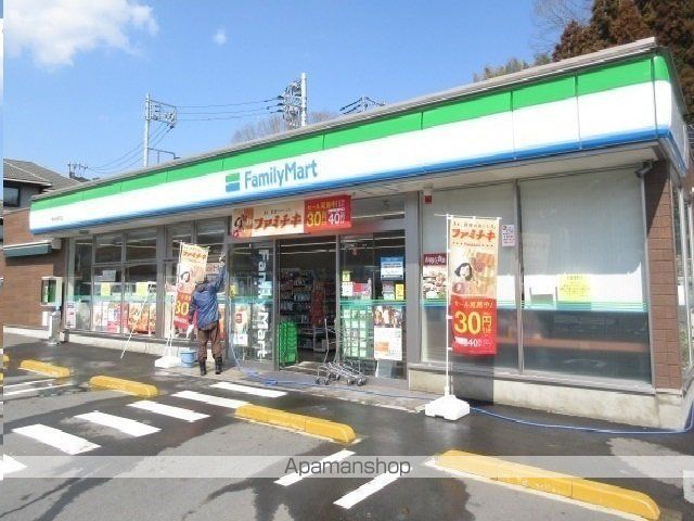 コンビニ　ファミリーマート（コンビニ）まで600m