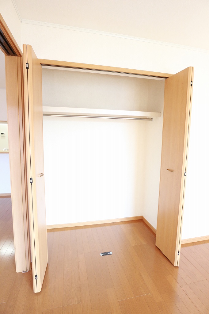 収納　写真は同物件の別号室です。