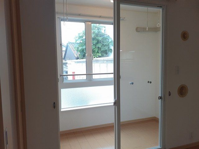 バルコニー　雨の日でも安心のサンルームです