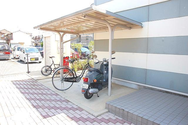 その他共有部分　広々とした駐輪場です