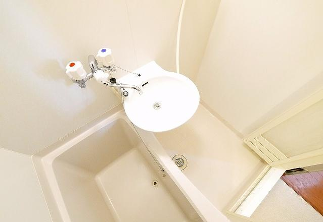 洗面設備　ゆったりとスペースのある洗面所