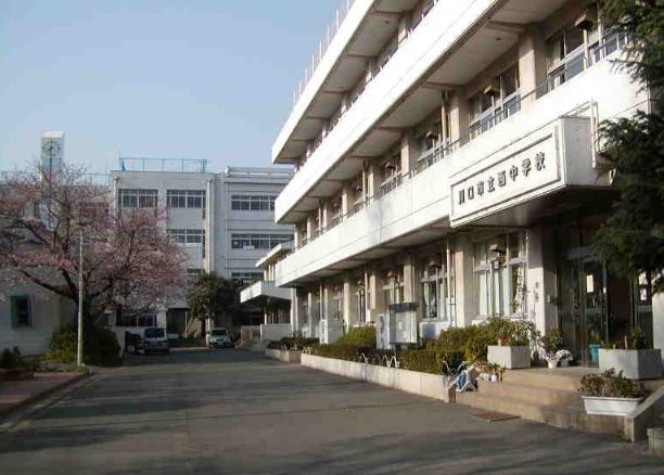 中学校　川口市立西中学校（中学校）まで382m