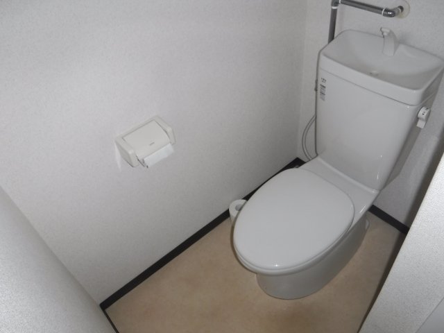 トイレ　他のお部屋の参考写真となります。