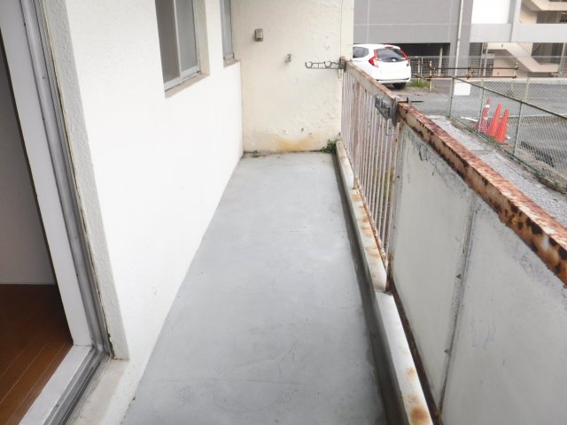バルコニー　他のお部屋の参考写真となります。