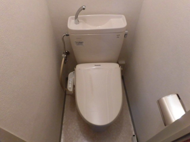 トイレ　ウォシュレット機能付きのトイレです