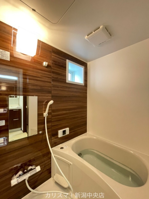 バス・シャワールーム　※別部屋参考写真