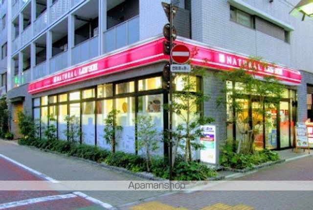 コンビニ　ナチュラルローソン港芝浦三丁目店（コンビニ）まで176m