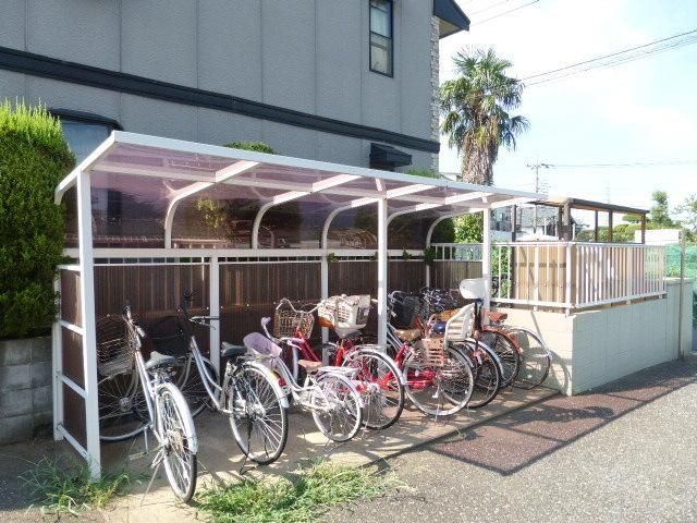 その他共有部分　★屋根つきの駐輪場です★