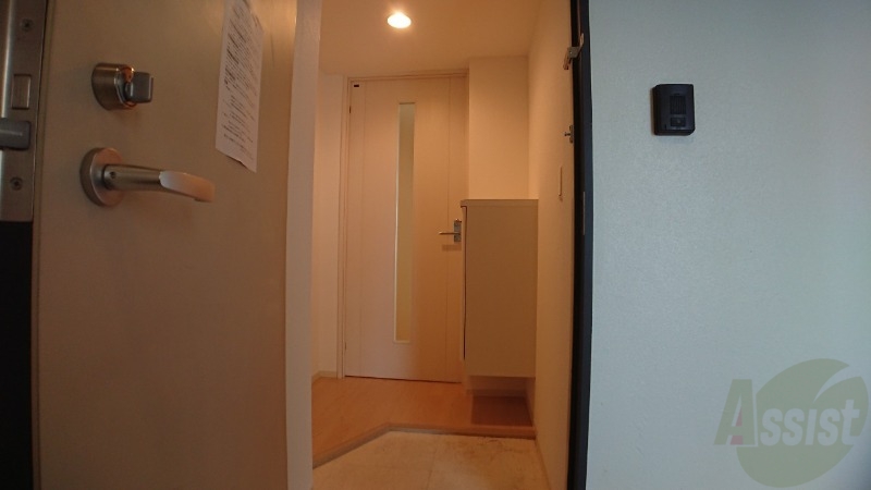 玄関　玄関の様子です。明るい印象ですね。気分もあがりそう。