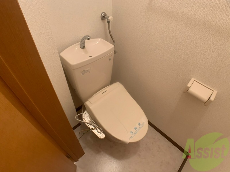 トイレ　ウォシュレット機能がついたトイレ。安心して使用できますね。