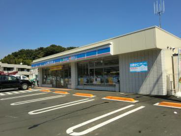 コンビニ　ローソン 横浜上菅田町店（コンビニ）まで250m