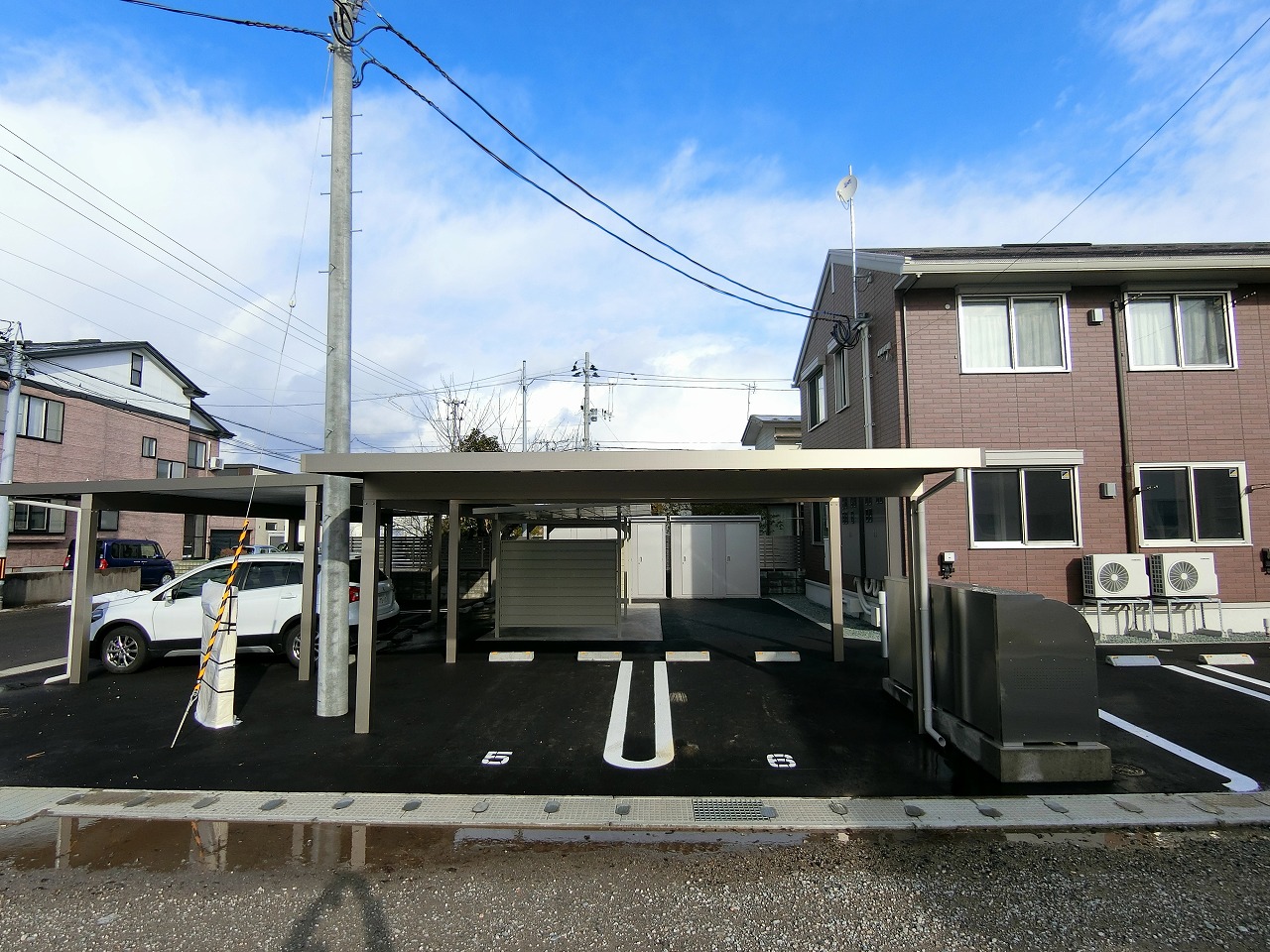 駐車場　カーポートの区画もあります