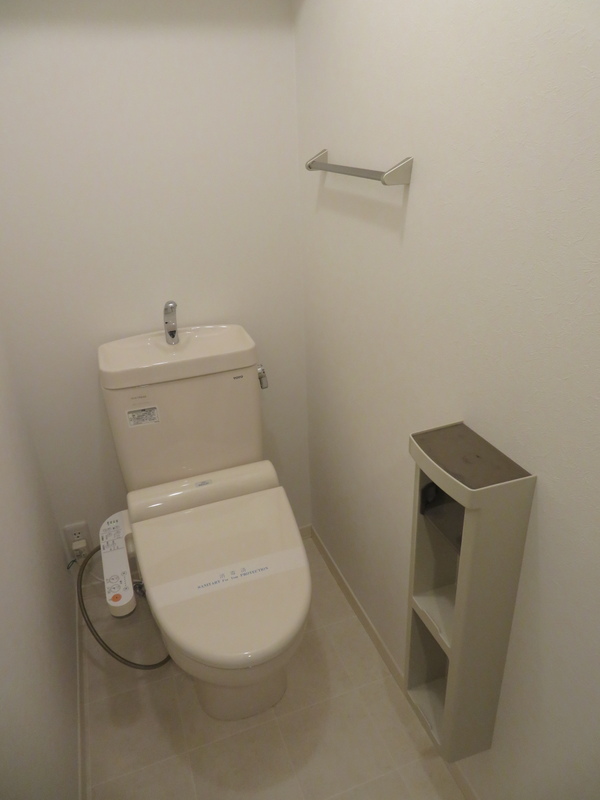 ＪＲ南武線 中野島駅 徒歩8分 3階建 築15年のトイレ写真