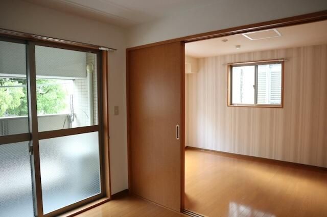 居室・リビング　写真は同タイプ住居です。
