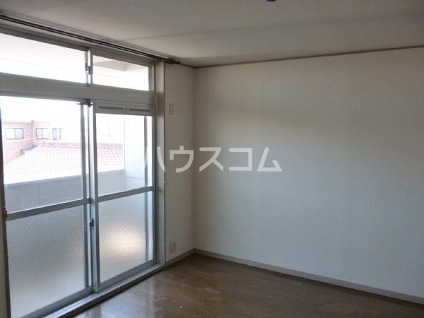 ボンアーデル壱番館の居間写真