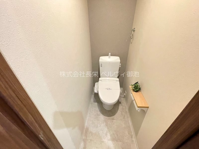 トイレ　ウォッシュレット機能付き