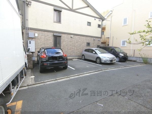 駐車場　駐車場