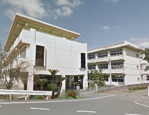 中学校　諫早市立喜々津中学校（中学校）まで2005m
