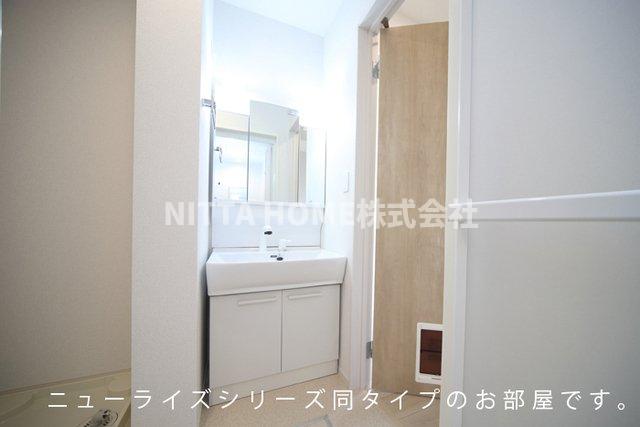 洗面設備　【イメージ写真】洗髪洗面化粧台に室内洗濯機置場が付いています