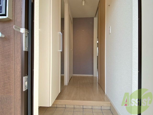 玄関　玄関を入ると綺麗なお部屋が見えてきます！