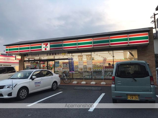 コンビニ　セブンイレブン（コンビニ）まで303m