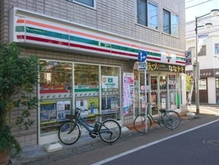 コンビニ　セブンイレブン学芸大学駅東店（コンビニ）まで64m