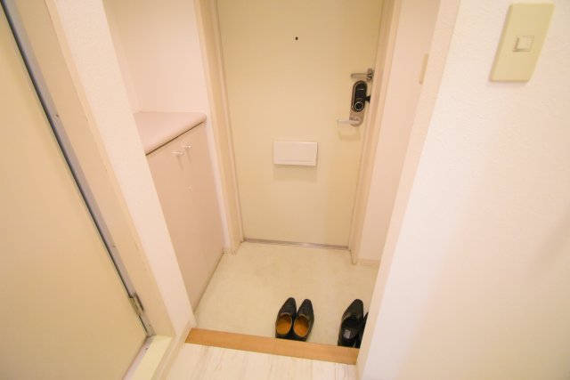玄関　同物件別部屋参考写真です。