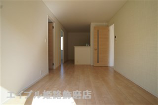 居室・リビング　写真は反転のお部屋です