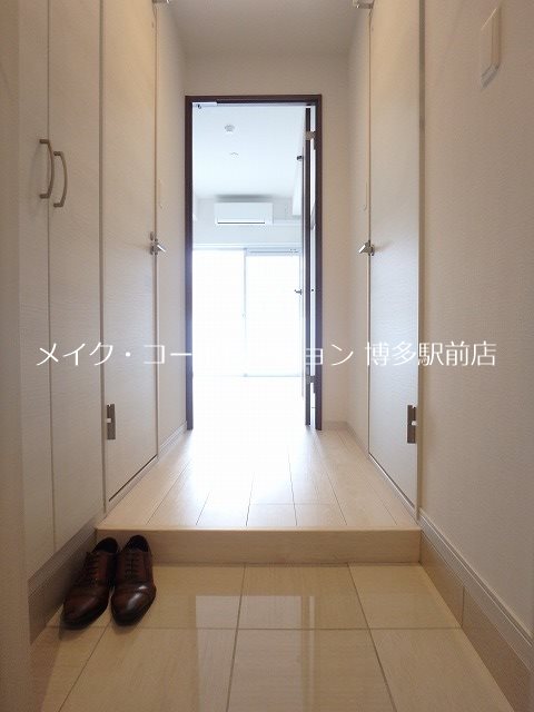 玄関　※写真は棟内別部屋参考写真