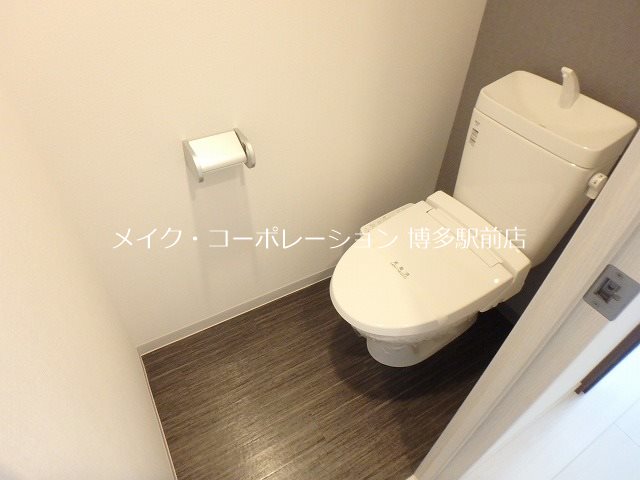 トイレ　※写真は棟内別部屋参考写真