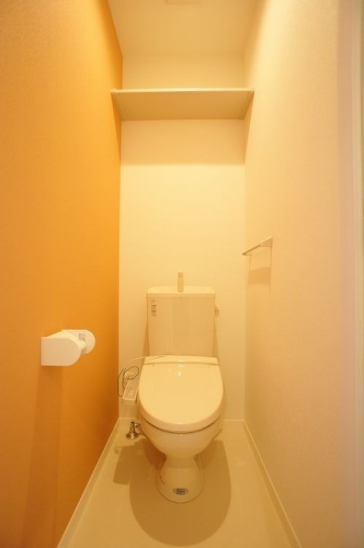 ＪＲ八高線 北藤岡駅 2階建 築11年のトイレ写真