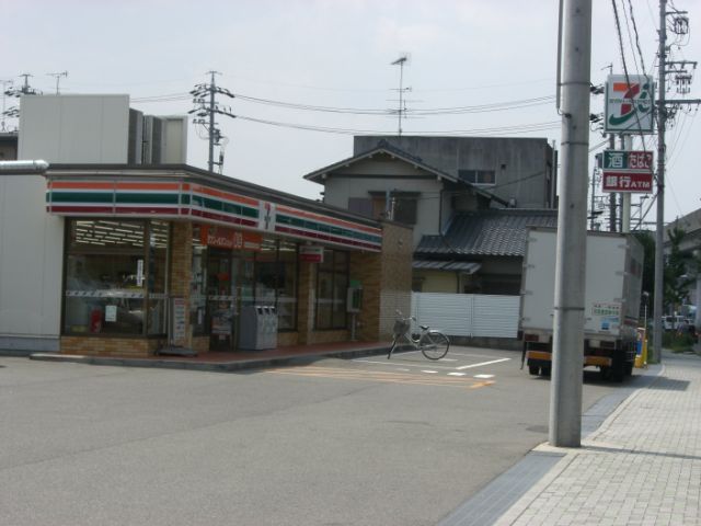 コンビニ　セブンイレブン（コンビニ）まで220m