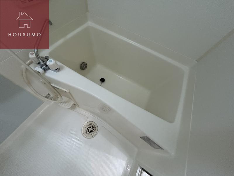 バス・シャワールーム　コンパクトで使いやすいお風呂です