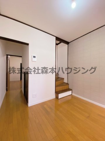 寝屋川市黒原橘町24テラスハウスの居間写真