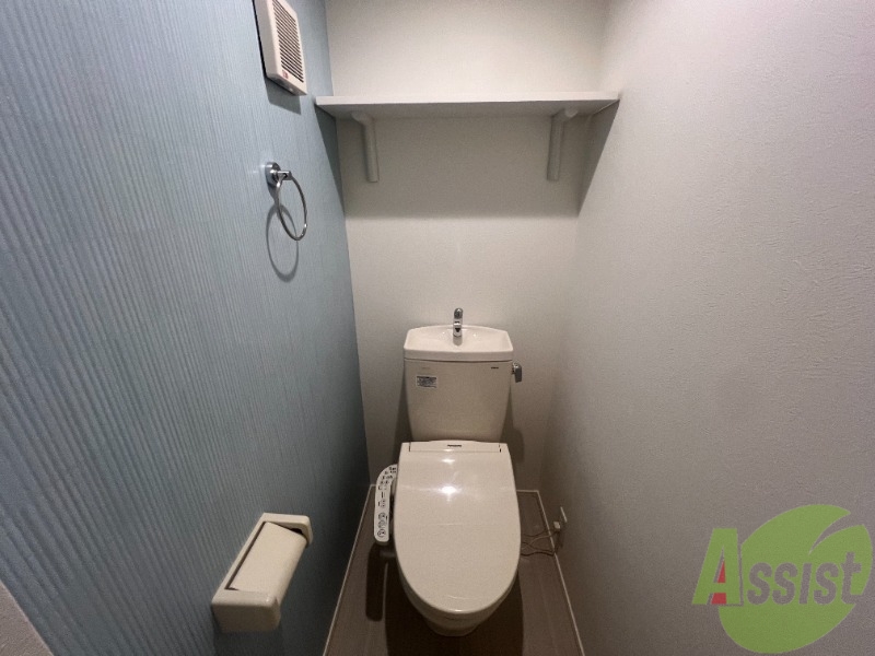 トイレ　こちらはトイレになります。ウォシュレット機能付です。