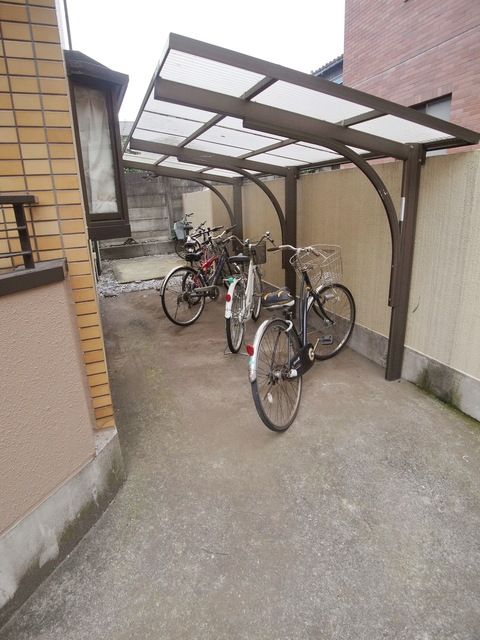 その他共有部分　♪屋根付駐輪場♪