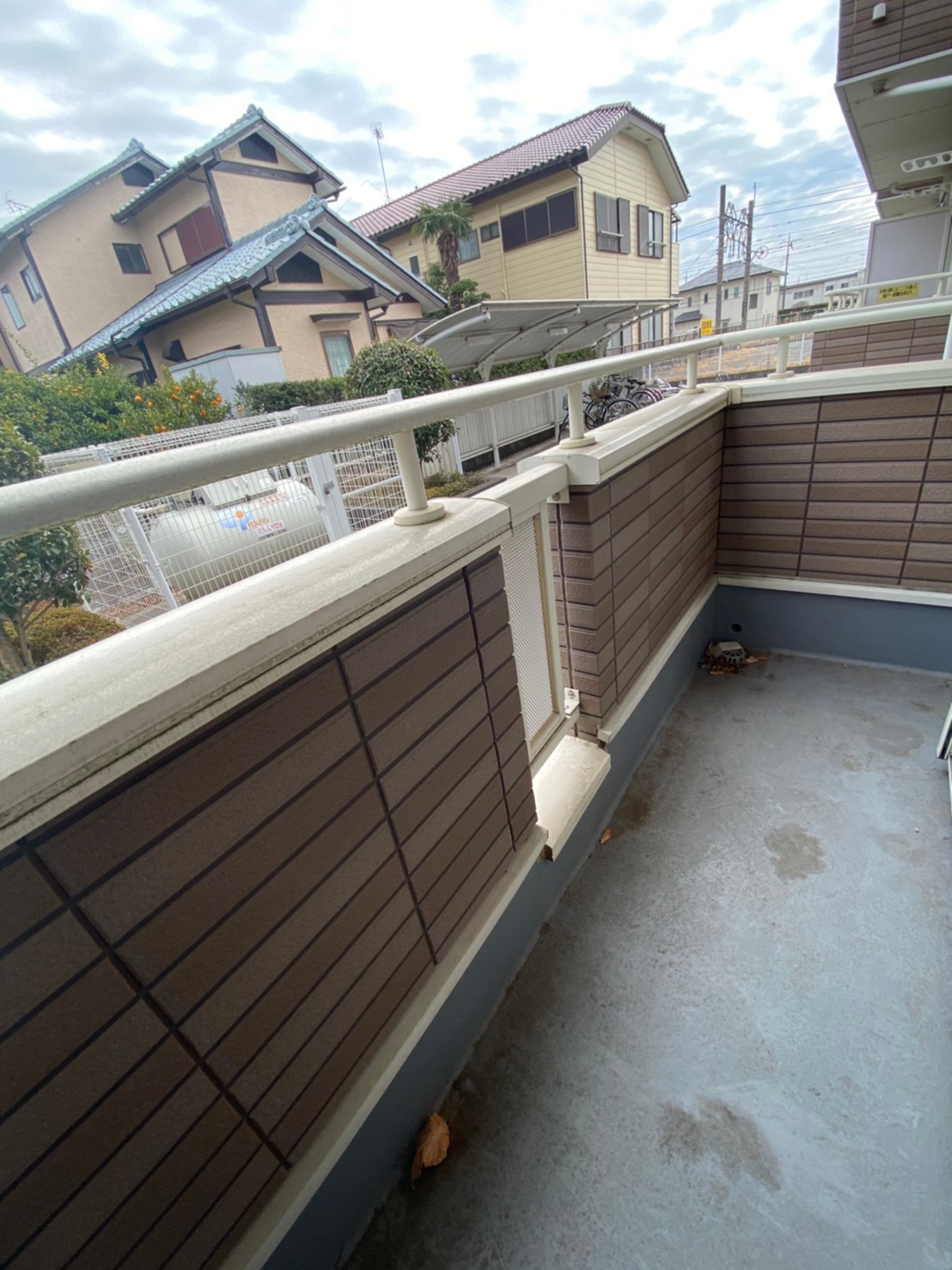バルコニー　同建物別号室