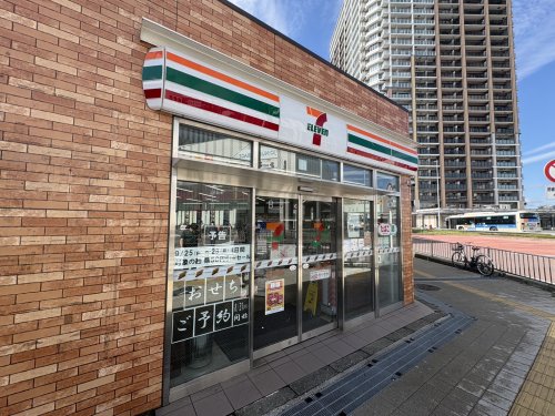 コンビニ　セブン-イレブン 横浜二俣川駅南口店（コンビニ）まで555m