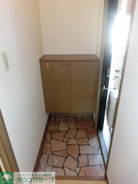玄関　玄関下駄箱あり