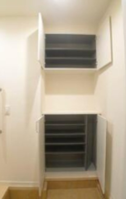 玄関　※別部屋参考写真