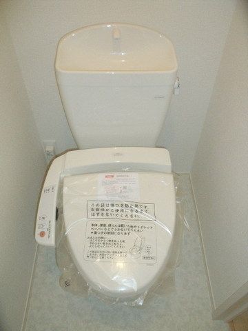トイレ　洗浄機能付便座です