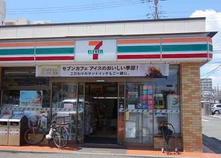 コンビニ　セブンイレブン 横浜浦島町店（コンビニ）まで496m