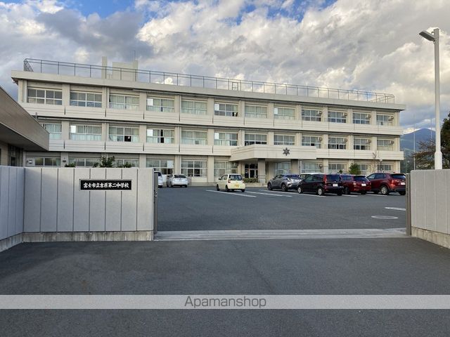 中学校　吉原第二中学校（中学校）まで566m