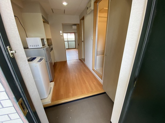 玄関　※別部屋の写真です