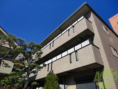 建物外観　存在感のある外観は落ちついた色合いで、堂々としていますね。