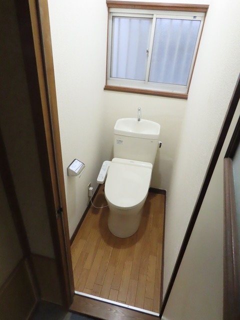 【水村貸家のトイレ】