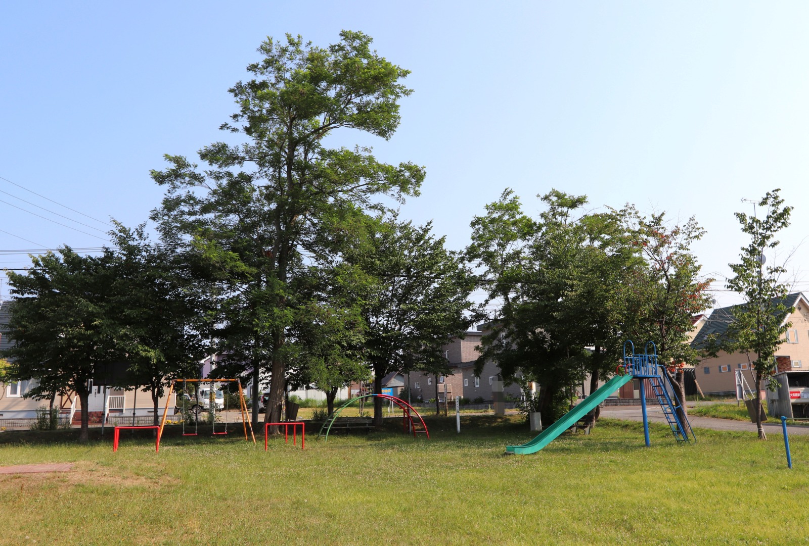 【岩見沢市東町一条のマンションの公園】