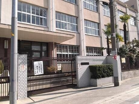 【大阪市鶴見区放出東のマンションの中学校】